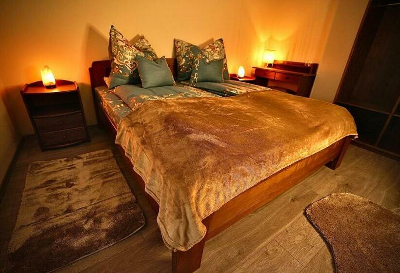 تختخواب و صبحانه Bacchus Pub és Panzió