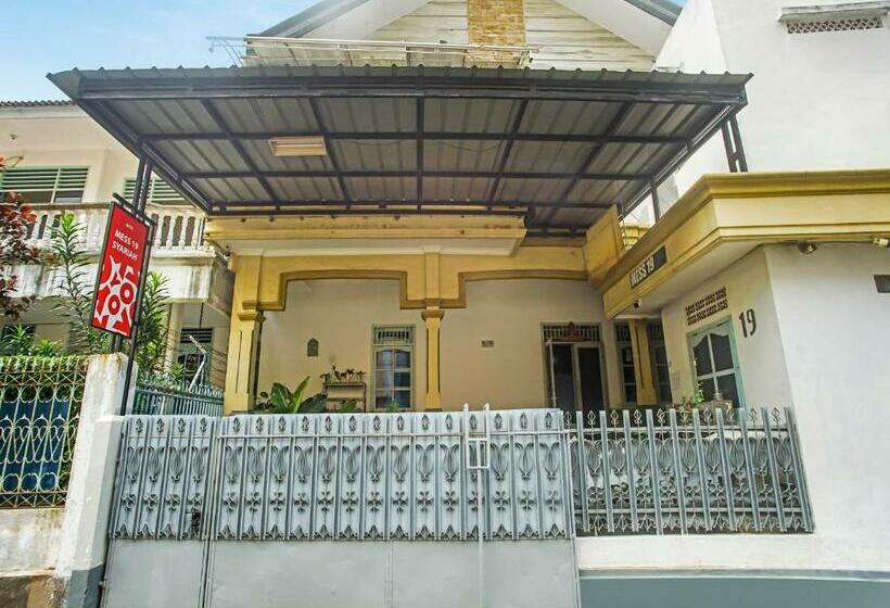 בית מלון כפרי Oyo 90771 Mess 19 Syariah