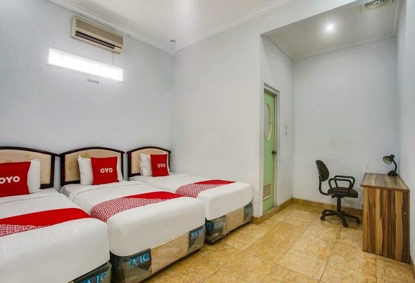 בית מלון כפרי Oyo 90771 Mess 19 Syariah