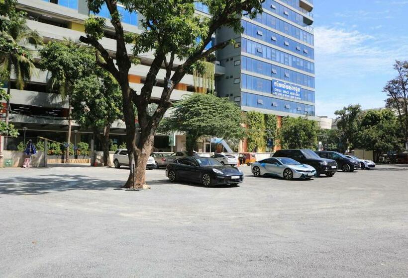 בית מלון כפרי The Penthouse Residence