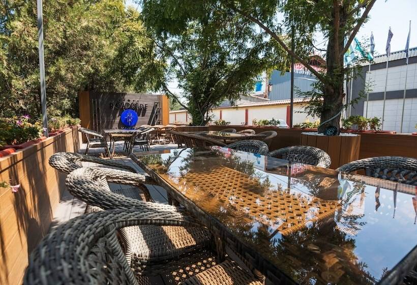 هتل Roadside By Khorrot