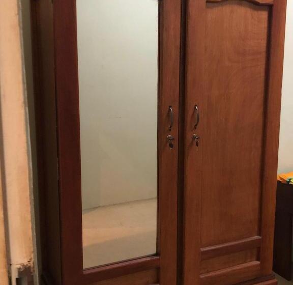 پانسیون Room In Guest Room   Logerthine Cambridge Suriname