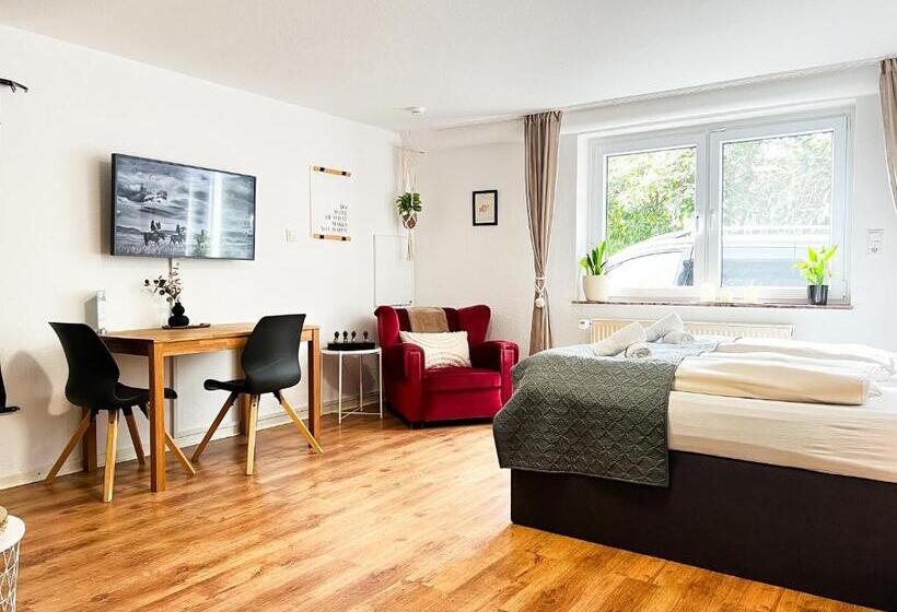 مبيت وإفطار Modern Room With Netflix In Porta Westfalica