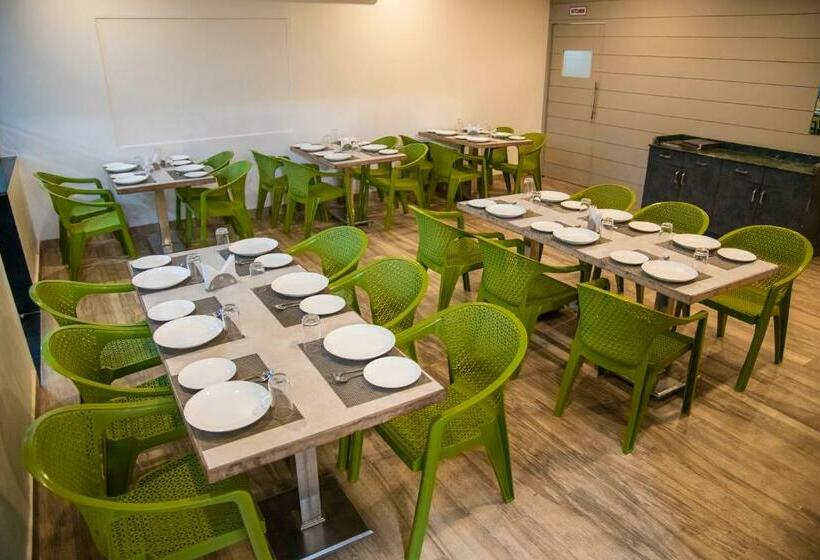 فندق Vedaa Holidays Resort