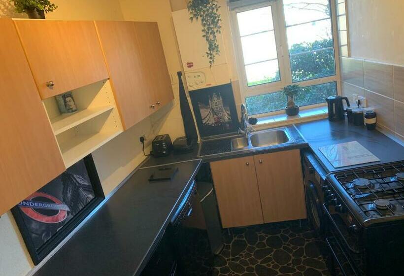 Пансион Beddington Park Lodge West