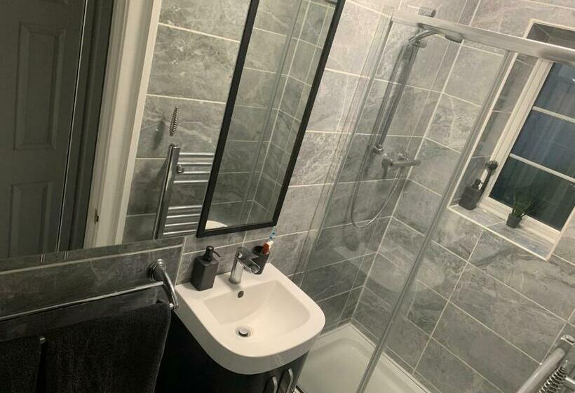 Пансион Beddington Park Lodge West