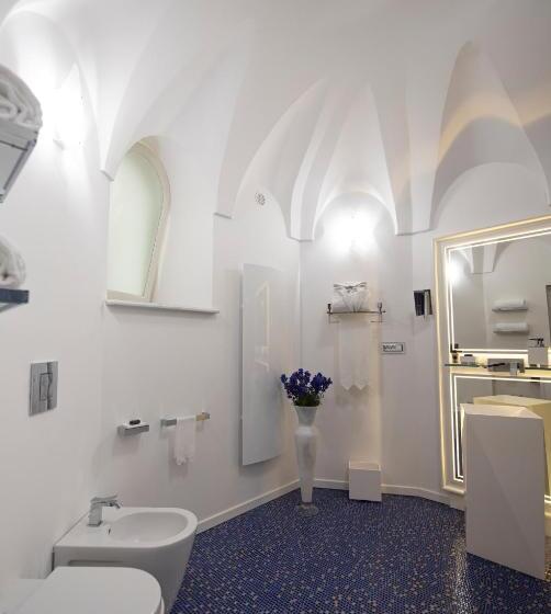 بنسيون La Rondinaia