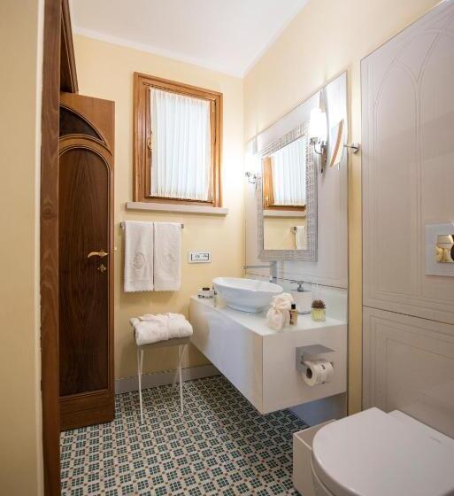 بنسيون La Rondinaia