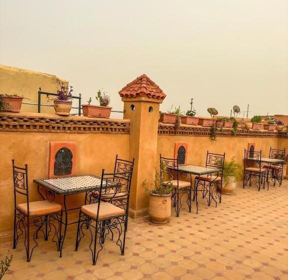 پانسیون Riad Amnay