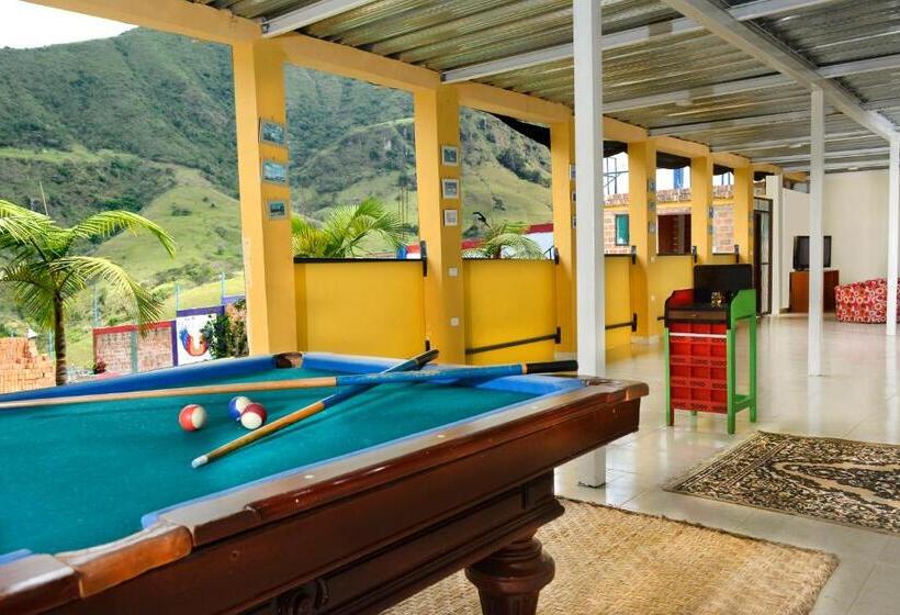 هاستل Alex Country House