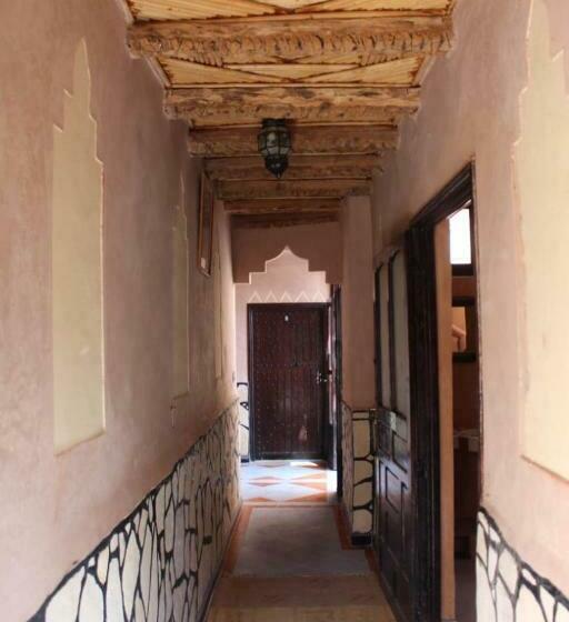 تختخواب و صبحانه La Rose De Sable