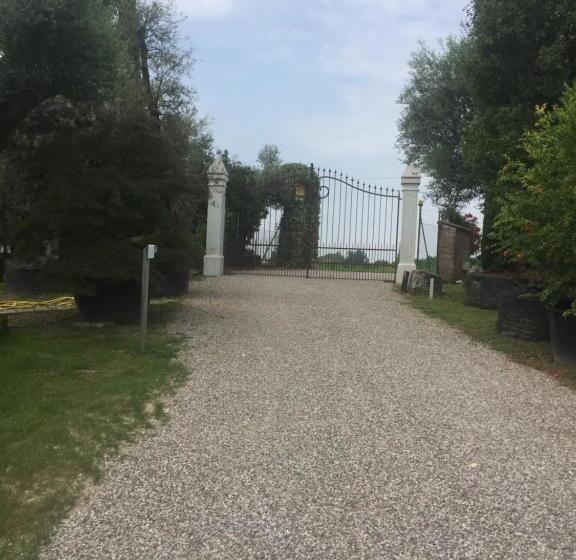 هتل Agriturismo Il Glicine Bianco