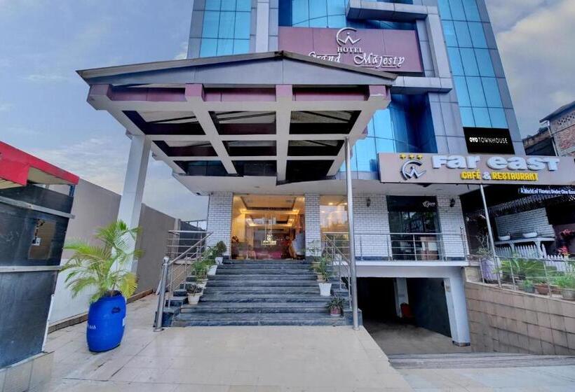 هتل Super Townhouse Hatigaon Near Medicity