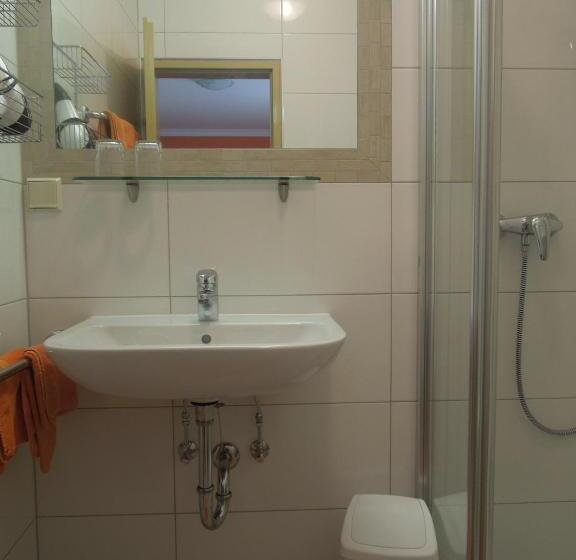 تختخواب و صبحانه Haus Renée