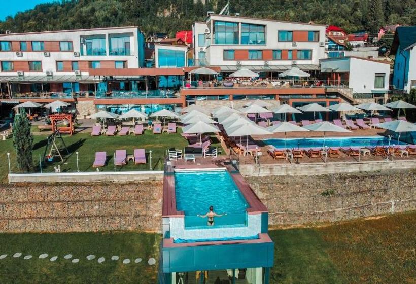 هتل Roser House Boutique   Pe Malul Lacului Colibita