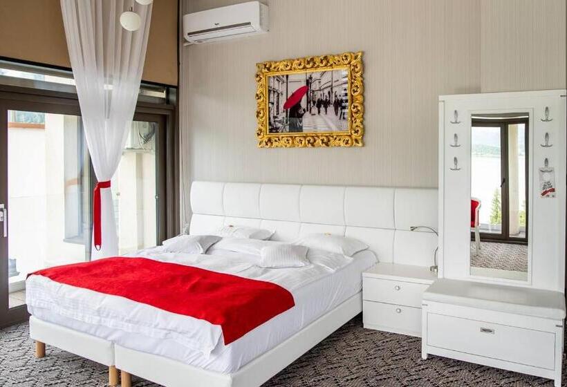 هتل Roser House Boutique   Pe Malul Lacului Colibita