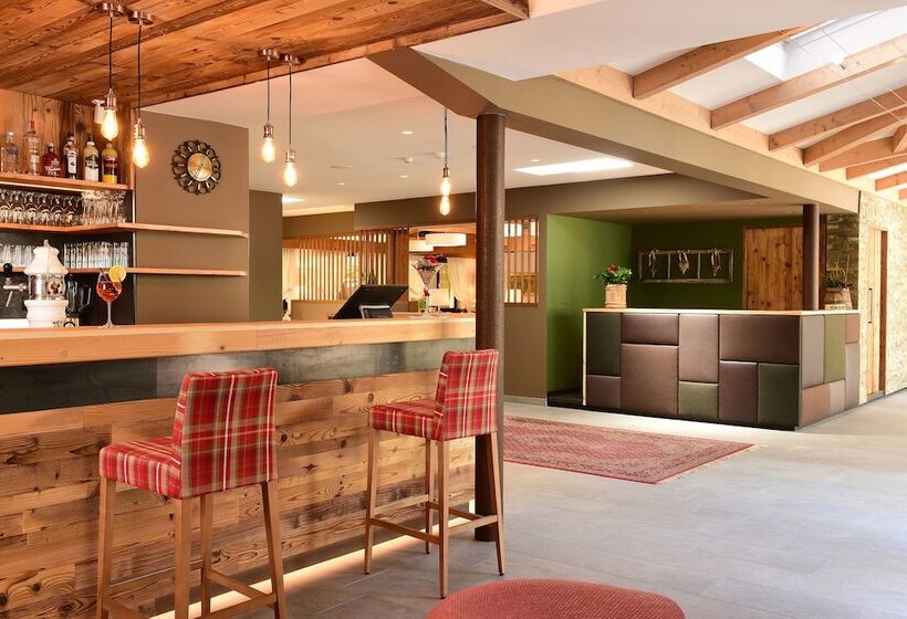 River Hotel Post