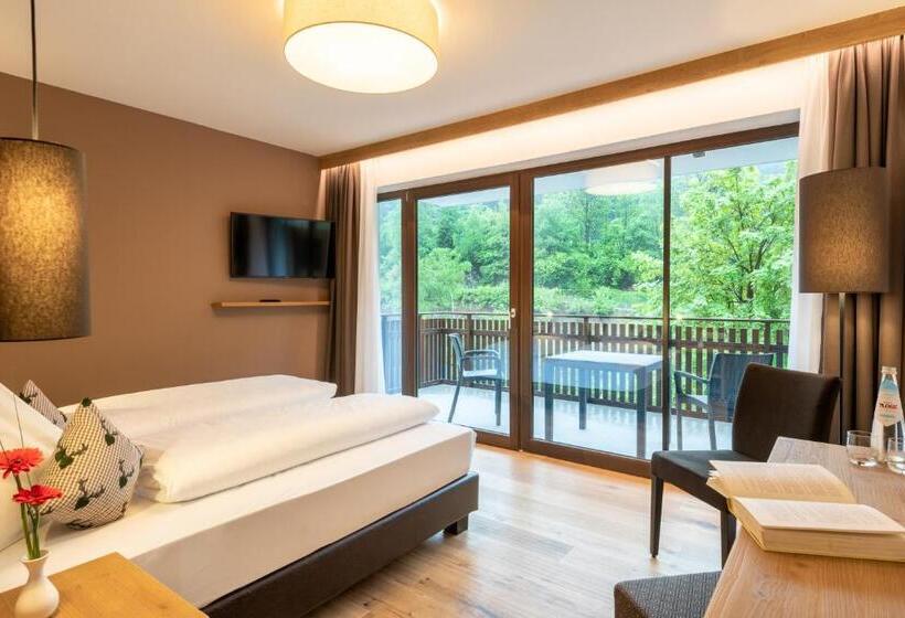 River Hotel Post