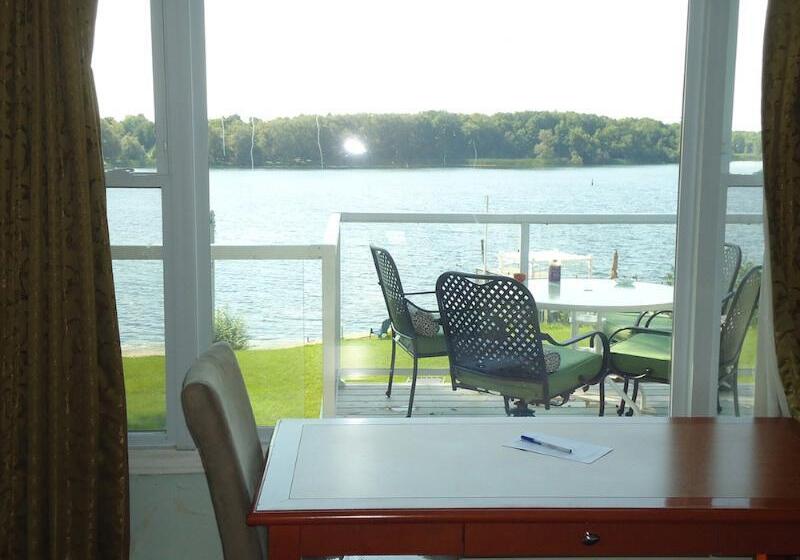 هتل Bayside Inn & Waterfront Suites