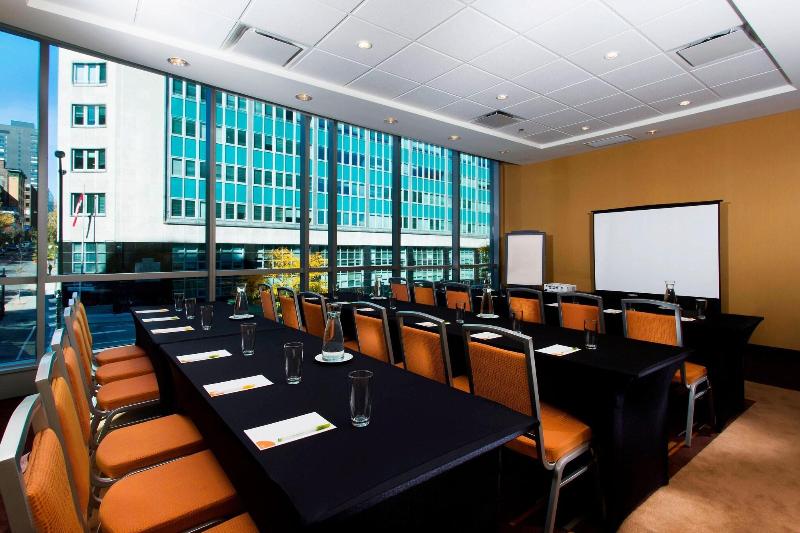 هتل Courtyard By Marriott Montreal Downtown