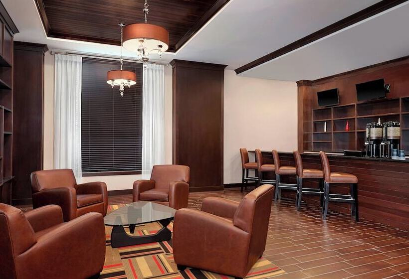 هتل Four Points By Sheraton Edmonton International Airport