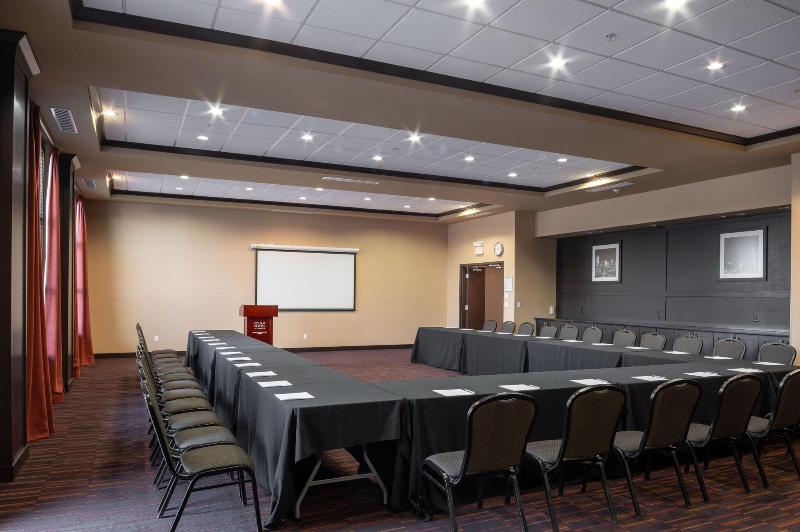هتل Four Points By Sheraton Edmonton International Airport