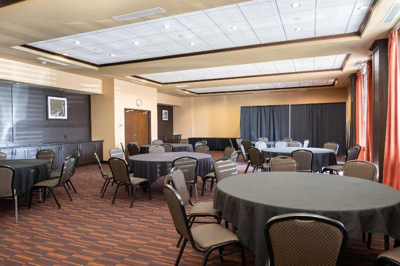 هتل Four Points By Sheraton Edmonton International Airport