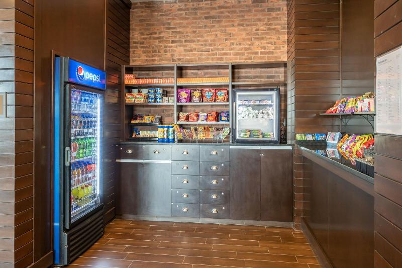 هتل Four Points By Sheraton Edmonton International Airport