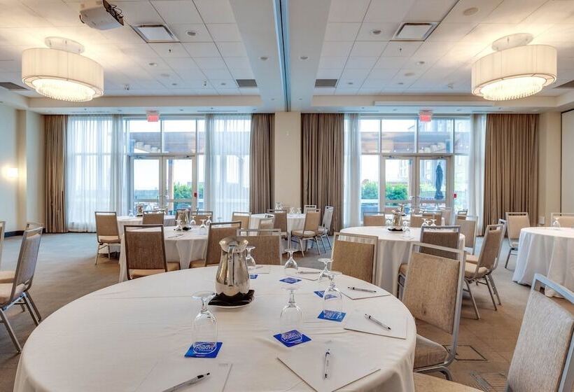 ホテル Four Points By Sheraton Kelowna Airport