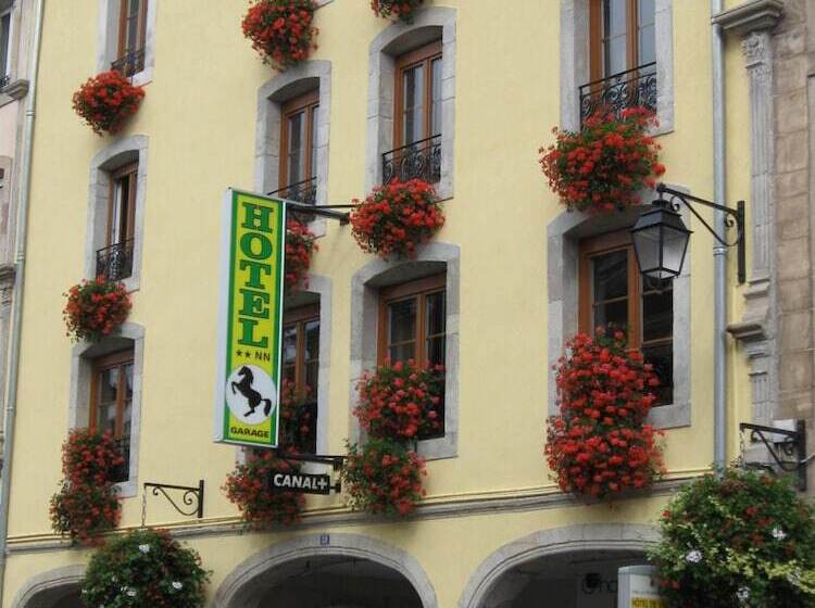 هتل Hôtel Du Cheval De Bronze