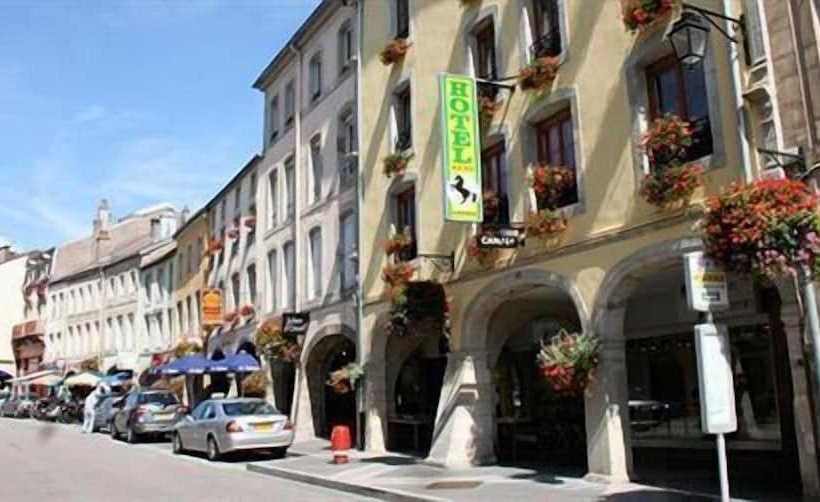 هتل Hôtel Du Cheval De Bronze