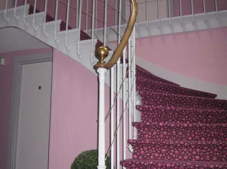 هتل Hôtel Du Cheval De Bronze