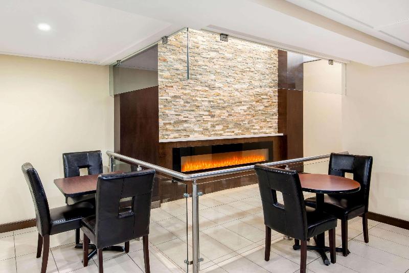 فندق La Quinta By Wyndham Oshawa