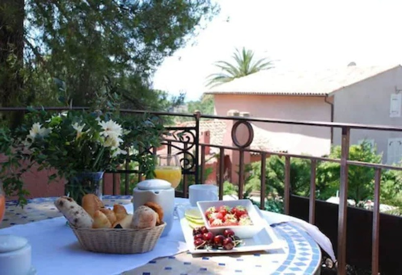 هتل Les Jardins De Cassis