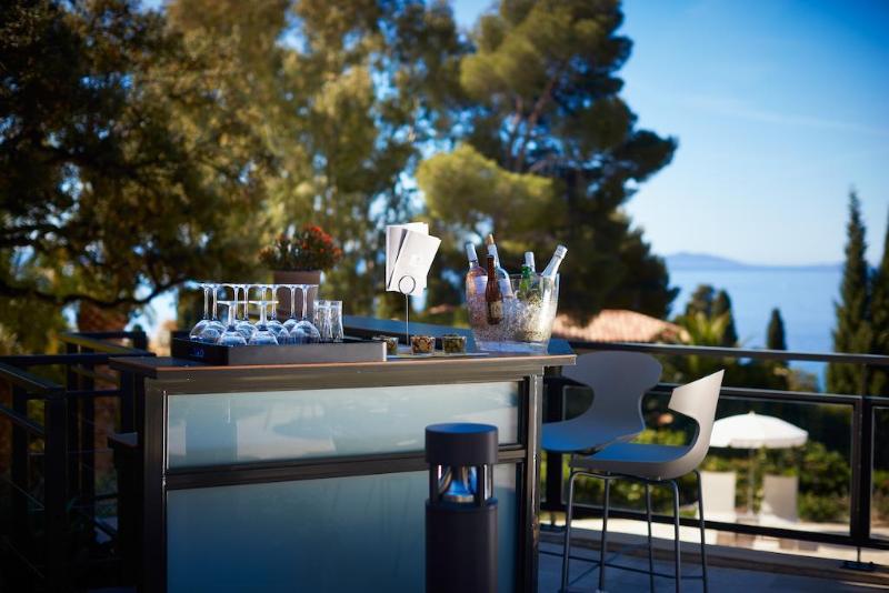 هتل Les Terrasses Du Bailli