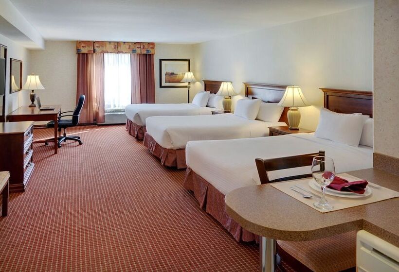 هتل Pomeroy Inn And Suites Chetwynd