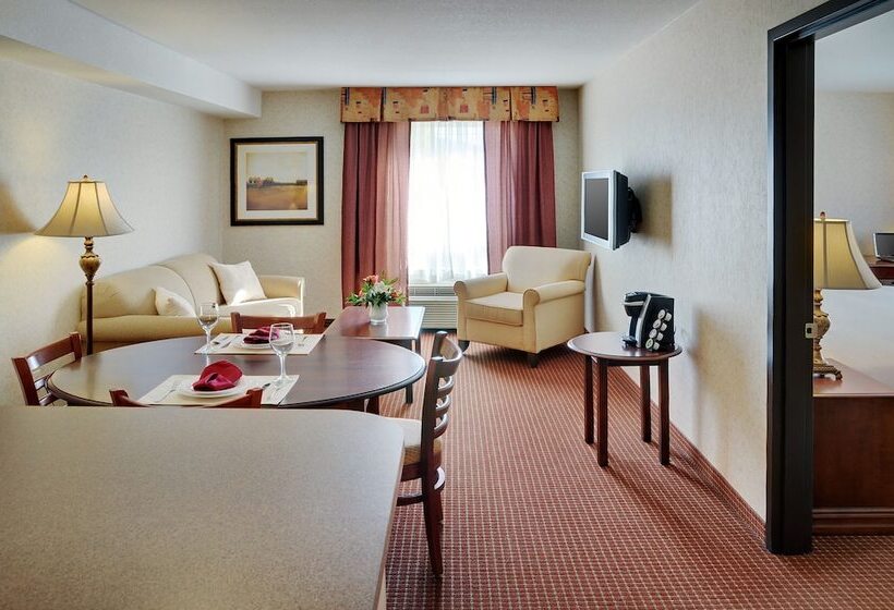 هتل Pomeroy Inn And Suites Chetwynd