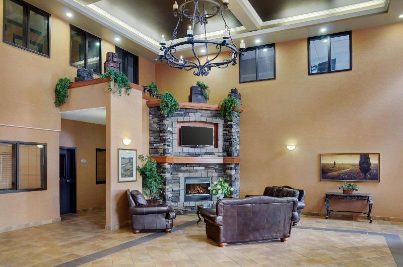 هتل Pomeroy Inn And Suites Chetwynd