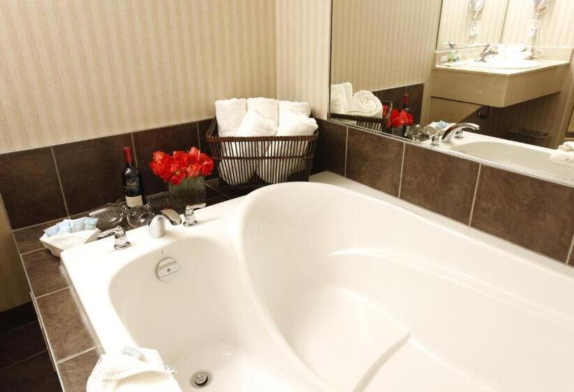 Отель Pomeroy Inn And Suites Dawson Creek