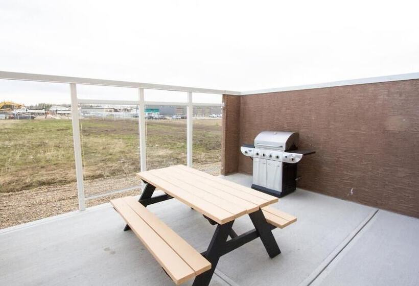 בית מלון כפרי Service Plus Inns & Suites Drayton Valley