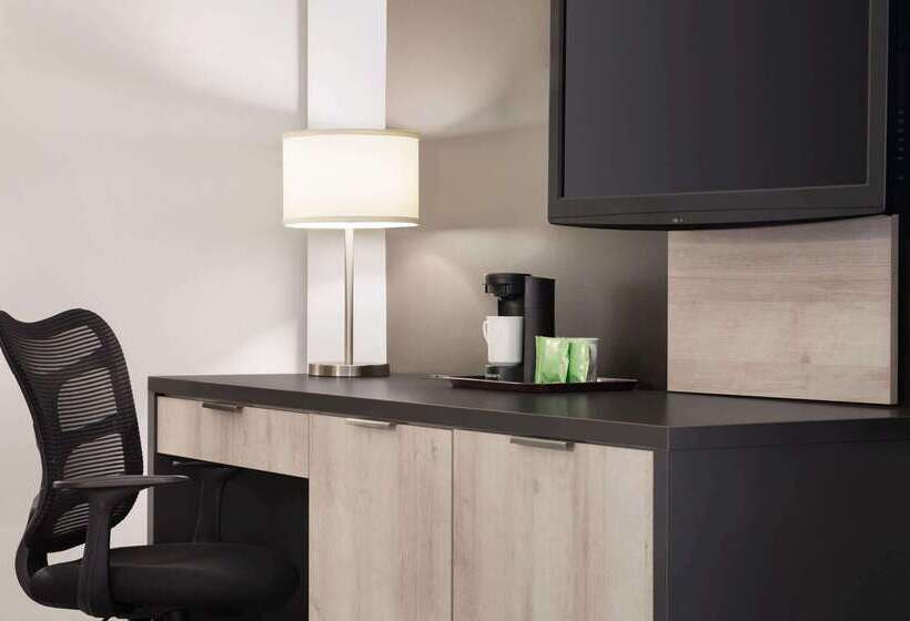 هتل Travelodge By Wyndham Alma