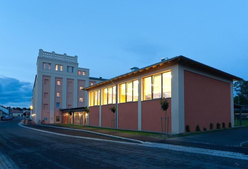 Jufa Hotel Weinviertel   Eselsmühle