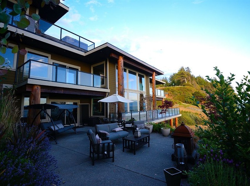 Points West Oceanfront Resort