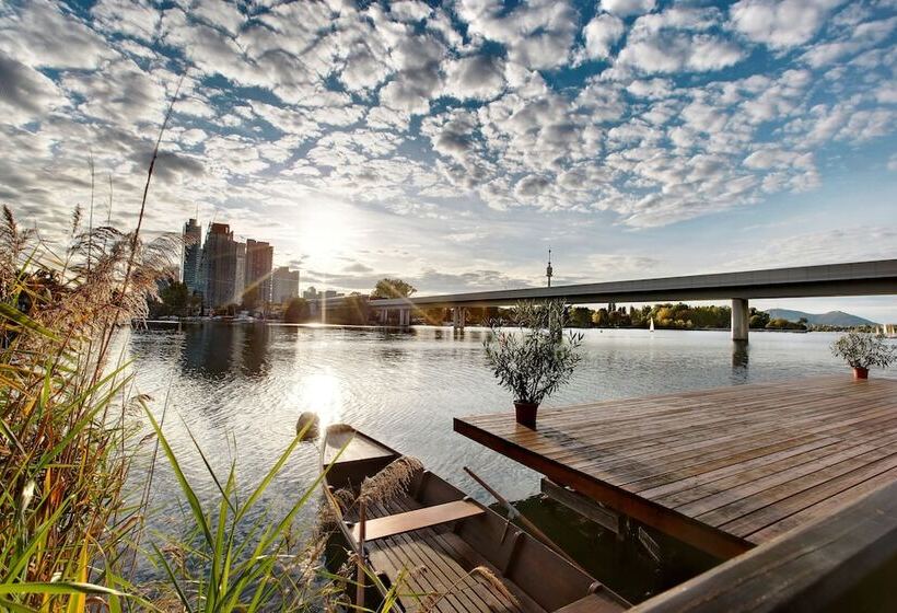 Strandhotel Alte Donau