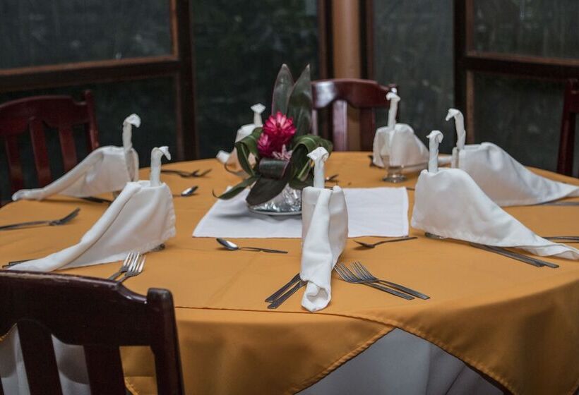 هتل Aninga Lodge