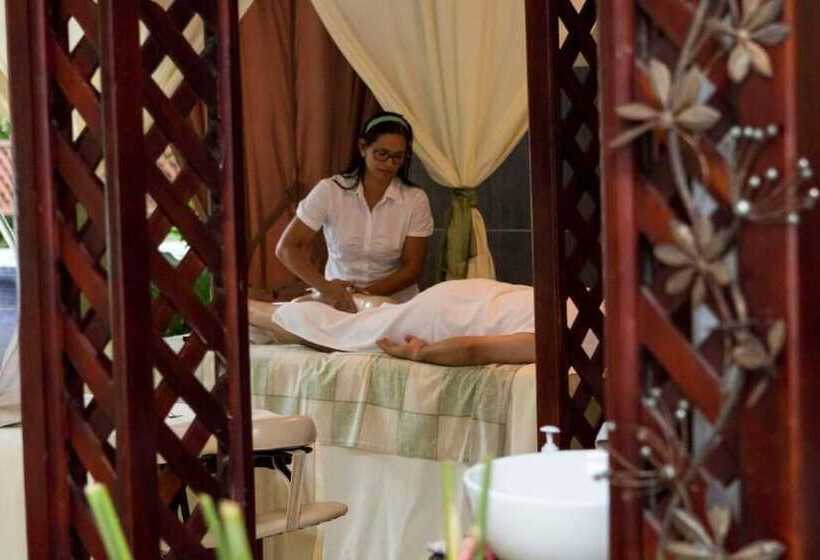 هتل Aninga Lodge