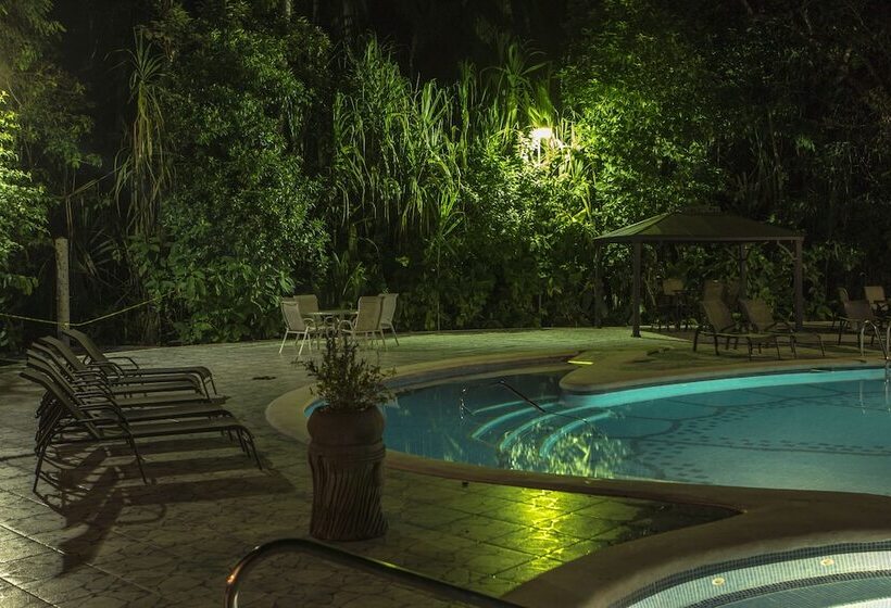هتل Aninga Lodge