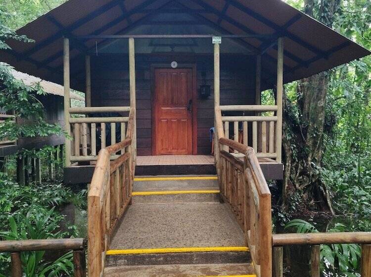 هتل Aninga Lodge