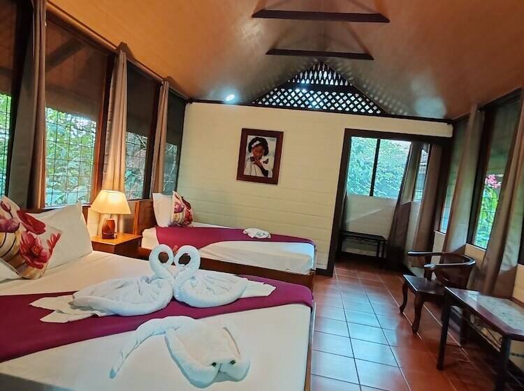 هتل Aninga Lodge