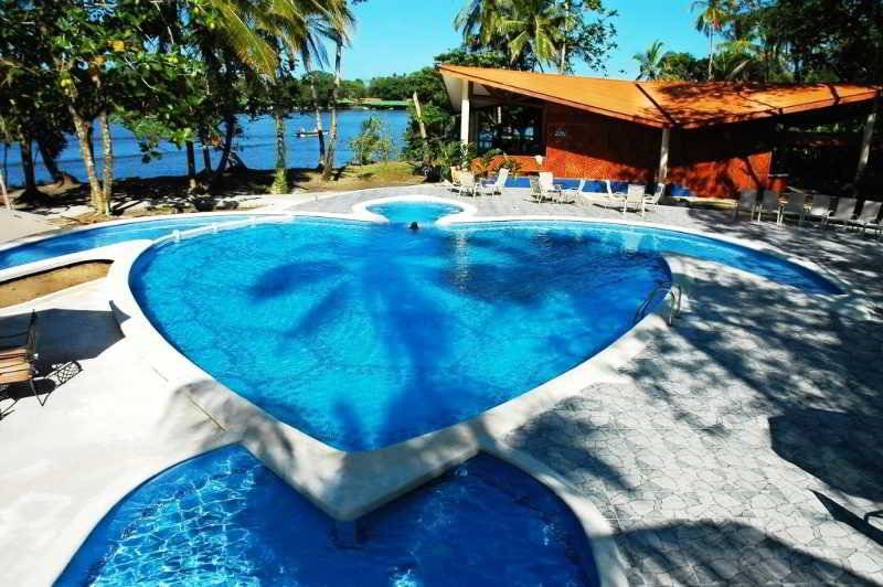 هتل Aninga Lodge